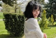 Fizica predată de o elevă de liceu unor copii de gimnaziu, într-un program de voluntariat. Ana: „Mi-aș dori ca profesorii să fie mai implicați la clasă”