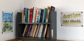 Târg caritabil „Books & Snacks Day”, organizat de liceeni. O parte dintre cărți au ajuns în mini-bibliotecile amenajate pe holurile școlii FOTO