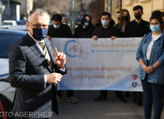 Asociațiile de elevi cer retragerea proiectului de OUG privind transportul elevilor: „Elevii în continuare nu vor beneficia de gratuitate”