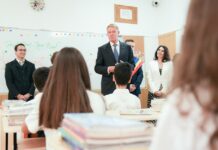 Petiția prin care se cere demiterea lui Sorin Cîmpeanu și retragerea proiectelor legilor educației, transmisă președintelui Klaus Iohannis