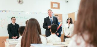 Petiția prin care se cere demiterea lui Sorin Cîmpeanu și retragerea proiectelor legilor educației, transmisă președintelui Klaus Iohannis
