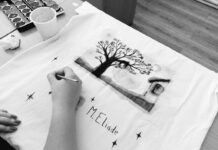 Ora de română la liceu. Elevii împachetează „Enigma Otiliei” în cutii de pizza și imprimă scene din „Maitreyi” pe tricouri albe FOTO
