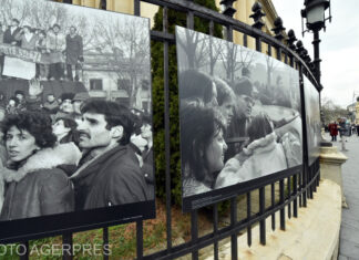 Istoria Revoluţiei din 1989, disciplină opțională pentru elevii din ultimul an de liceu. Legea a fost promulgată de președinte