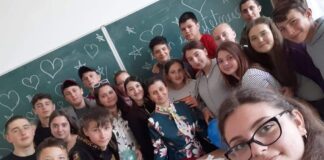 Ilinca Nistor, elevă la liceul din Săveni: „Cred că fiecare profesor are ceva special, minunat și unic. Eu vreau să devin profesor, acesta este visul meu”