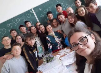 Ilinca Nistor, elevă la liceul din Săveni: „Cred că fiecare profesor are ceva special, minunat și unic. Eu vreau să devin profesor, acesta este visul meu”