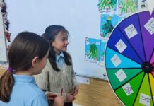 Roata provocărilor, la ședința cu părinții și în sala de clasă. Copiii o folosesc pentru a-și verifica cunoștințele la matematică sau istorie