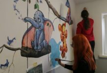 Picturi realizate de elevii Liceului de Artă din Zalău la Ambulatoriul de pediatrie: ”Ne-am dorit să fie un loc cât mai plăcut şi mai primitor pentru copii”