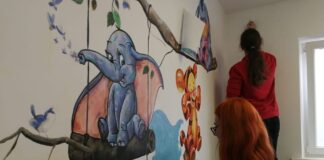 Picturi realizate de elevii Liceului de Artă din Zalău la Ambulatoriul de pediatrie: ”Ne-am dorit să fie un loc cât mai plăcut şi mai primitor pentru copii”