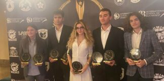 Olimpicii de la ICHB țin cursuri gratuite pentru elevii de gimnaziu. Echipa „Limitless” ajută copiii la matematică, informatică, fizică și chimie