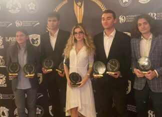 Olimpicii de la ICHB țin cursuri gratuite pentru elevii de gimnaziu. Echipa „Limitless” ajută copiii la matematică, informatică, fizică și chimie