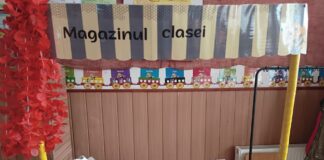 La școala din Budila, copiii strâng puncte pentru a cumpăra de la „Magazinul clasei”. Scopul proiectului: reducerea absenteismului școlar