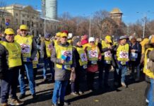 Protest al sindicaliștilor din educație la Guvern: „Majorați salariile!”/ „Vrem decidenți educați pentru o Românie educată”