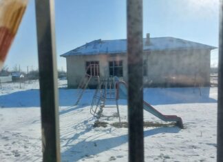 Școala din Rași, renovată după 20 de ani în care a stat abandonată. Elevii unui liceu din București au donat pentru refacerea clădirii dărăpănate