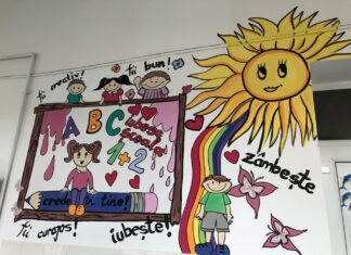 Picturi care înveselesc școala. „Când trec pe coridor, desenele îmi aduc o stare de bine”, spune o elevă în clasa a IV-a de la școala din Oradea FOTO