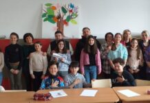 „Profesor pentru o zi”: O activitate din săptămâna „Școala altfel”, în care elevii de clasa a V-a au fost profesori, iar părinții le-au fost elevi
