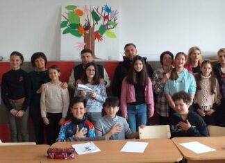 „Profesor pentru o zi”: O activitate din săptămâna „Școala altfel”, în care elevii de clasa a V-a au fost profesori, iar părinții le-au fost elevi