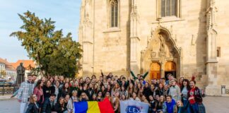 Bursele FLEX 2024-2025 pentru liceenii români care vor să studieze un an în SUA. Calendarul programului și condițiile de participare