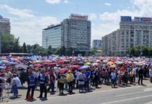 Guvernul a anunțat o ordonanță de urgență pentru acordarea primelor de 2500 de lei și 1000 de lei. Sindicatele: „O formă de dispreț”/ Greva continuă