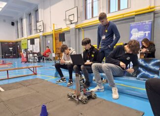 Scrisoarea unor liceeni pasionați de robotică. Elevii din Ștei au nevoie de ajutor pentru a-și transforma visul în realitate: „Orice susținere ne-ar fi de mare folos”