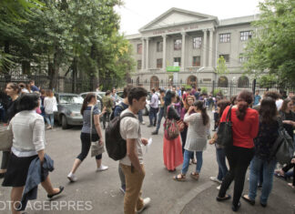Luni, 7 septembrie, începe școala. Elevii claselor a IX-a au programe noi, nu și manuale. Elevii de clasa VIII-a nu vor da concurs de admitere – ministru
