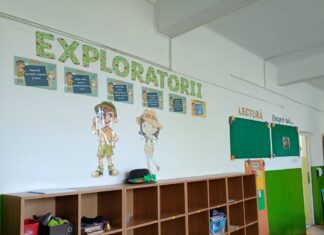 Ziua începe la școală cu știrile dimineții. Clasa în care elevii sunt pregătiți pentru succes în viață și au responsabilități: liderul stării de bine sau asistentul profesorului