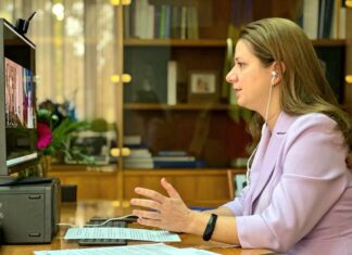 Ligia Deca: Nu ne dorim să avem burse de merit acordate pentru medii sub baremul de trecere/ Ar putea apărea bursa de progres educațional