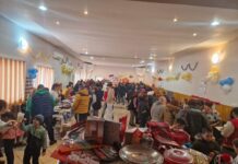 Târg culinar cu vânzare, la școala din Surdila Greci. Vizitatorii și-au încercat norocul la „Ruleta Încrederii”, organizată de elevii clasei a VI-a
