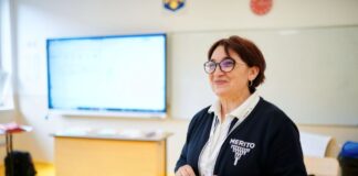Colaborare în cancelarie pentru Evaluarea Națională. Antoneta Împuşcatu: Eu ajut profesorul de matematică. Aduc matematica în contextul fizicii