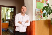 Cătălin Zaman, profesor de română, pregătește gratuit elevii de clasa a VIII-a pentru Evaluarea Națională 2024. Lecțiile au loc online
