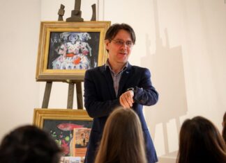 Emil Munteanu, profesor Merito: Un profesor care dictează comentarii ar trebui să își dea demisia a doua zi. Este un atentat la modul de a gândi al unui elev