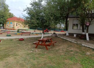 Curtea școlii din Gălbinași, amenajată într-un proiect al Asociației „Aura Ion”. Campania „EduPlant” se adresează școlilor din zone defavorizate FOTO