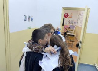 Starea de bine la școală: „Poșta gândurilor bune” și „Ia ce ai nevoie”, idei puse în practică de elevii și profesorii din comuna Surdila Greci