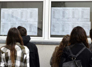 A doua sesiune a examenului de Bacalaureat 2026 începe luni, 3 august, cu evaluarea competențelor. Probele scrise, între 10 și 13 august