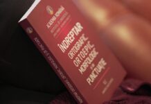 Noul „Îndreptar ortografic”, distribuit în școli. Ministerul Educației va derula un program național de sprijin pentru utilizarea corectă a limbii române