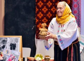 Cu bunica la grădiniță. Cum a sărbătorit o educatoare dintr-un sat din Iași, alături de copiii din grupa mijlocie, Ziua Națională a României
