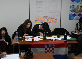 Au început Campionatele Europene de Dezbateri pentru Elevi. Competiția are loc la Politehnica București. Două echipe din România, în concurs