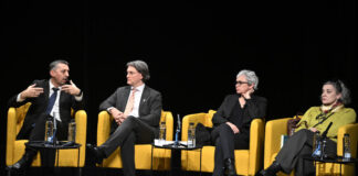 Educația teatrală în școli – dezbatere: „Actoria ajută cel mai bine la dezvoltarea tinerilor. Nicio altă materie nu poate să facă ce face actoria”