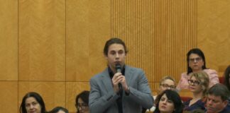 Planurile-cadru, prima dezbatere. Elev în clasa a XI-a: Este o deculturalizare voluntară excluderea istoriei românilor și a geografiei de la profilul real