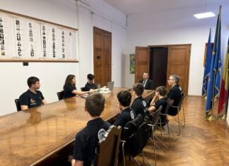 Quantum Bits a creat o dronă pentru identificarea rapidă a persoanelor aflate în pericol de înec. Inovația prezentată ministrului Educației