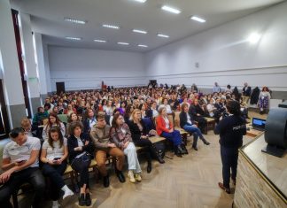 Profesorii Merito propun „eliminarea examenului de titularizare ca metodă principală de intrare pe post” și „redefinirea fișei postului și a normei didactice”